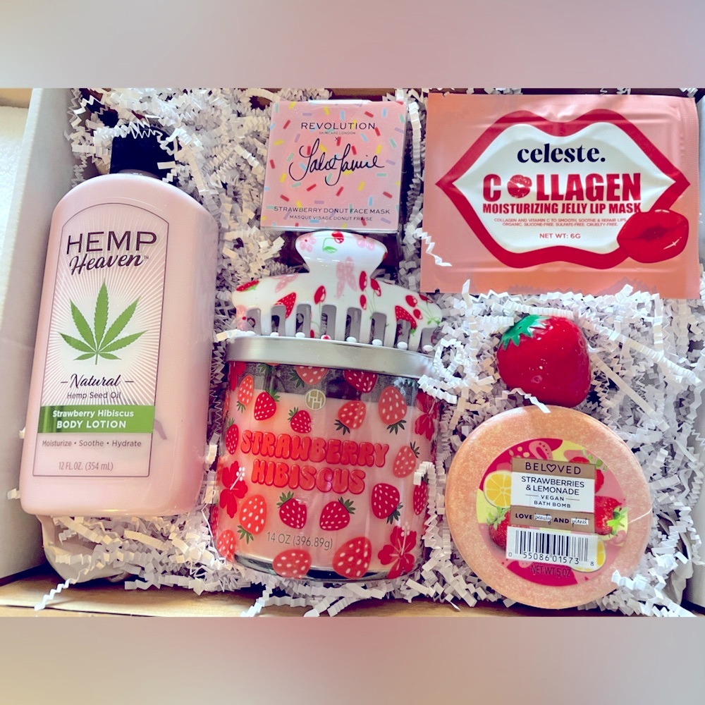 59. “Strawberry” Candle, bath, mask, lip balm hair clip Gift Set